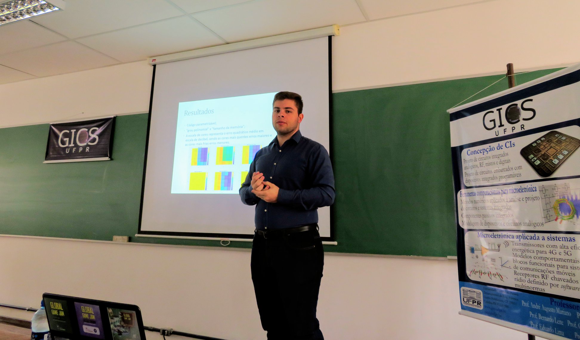 Victor Gabriel apresentou o trabalho "Modelagem e linearização de amplificadores de potência baseadas no produto de tabelas de busca".