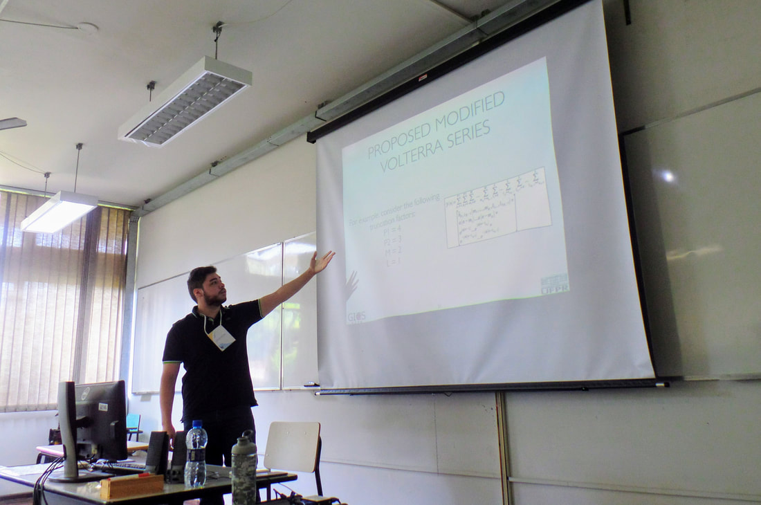 Ricardo Cavalheiro apresentou o trabalho "A modified polar Volterra series for the behavioral modeling of radio frequency power amplifiers for wireless communication systems".